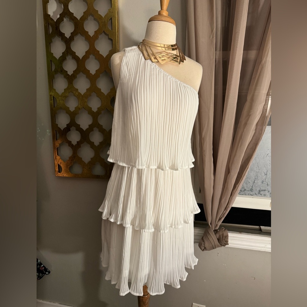 Med White layered ZESICA Dress NWT ruffle chiffon